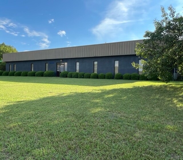More Photos Of 3540 Corporate Dr, Dalton Warehouse For Lease