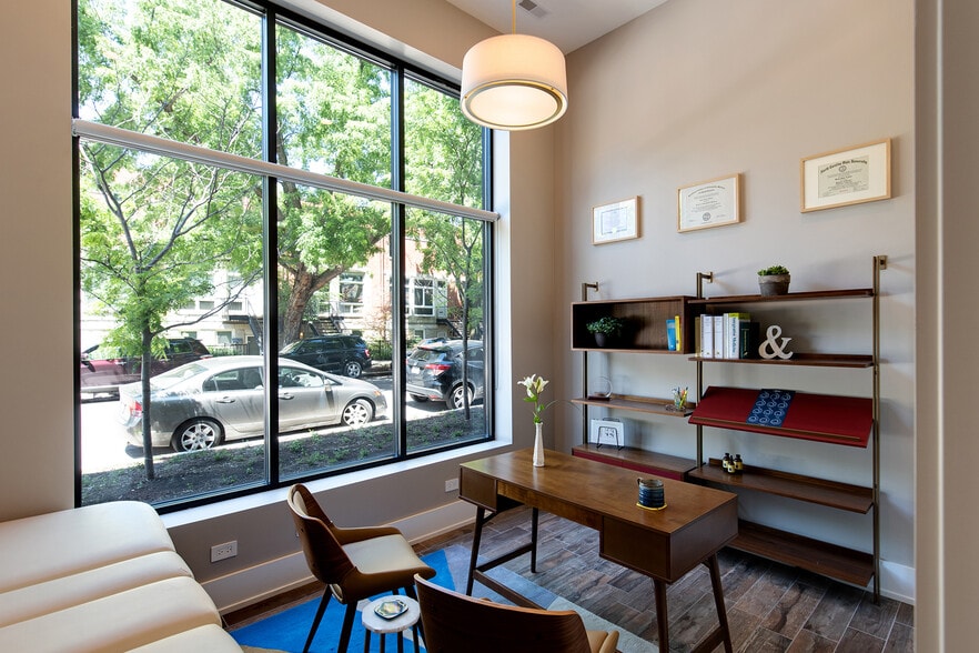 More Photos Of 2559 N Southport Ave, Chicago Storefront Retail Office For Lease