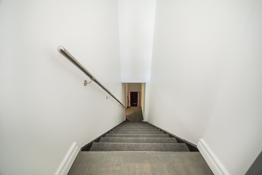 More Photos Of 1583 Rue Saint-Hubert, Montréal Medical For Sale
