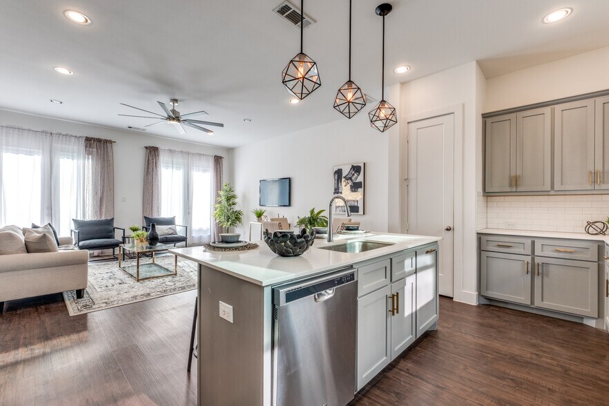 More Photos Of 2513 El Camino Ln, Dallas Specialty For Sale