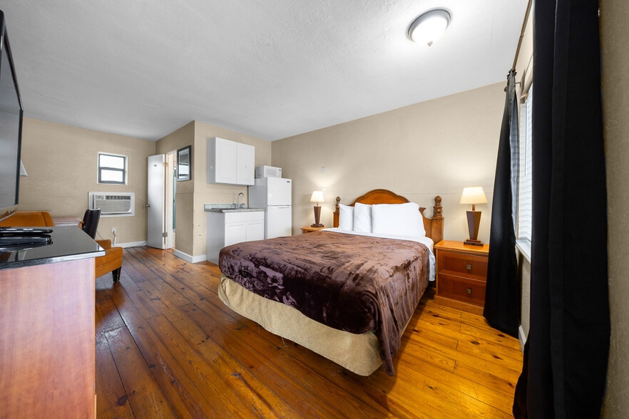 More Photos Of 2210 S Pine Ave, Ocala Hotel For Sale