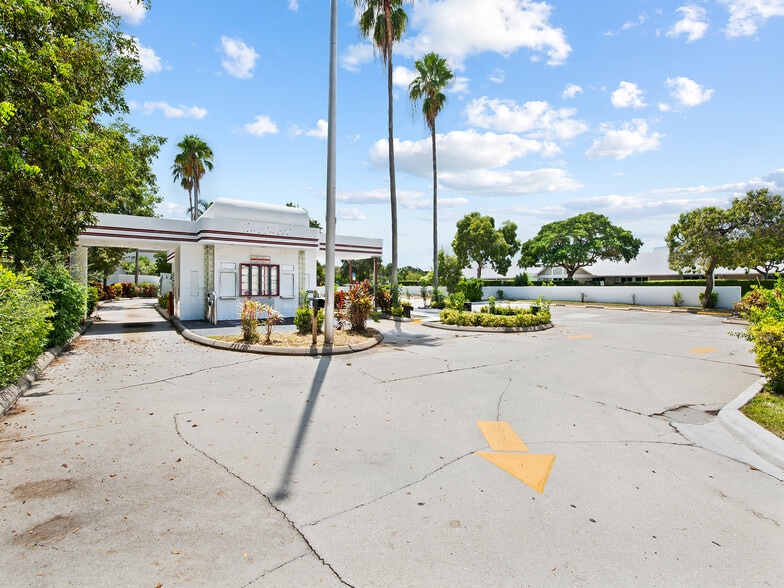 More Photos Of 500 E Yamato Rd, Boca Raton Freestanding For Lease