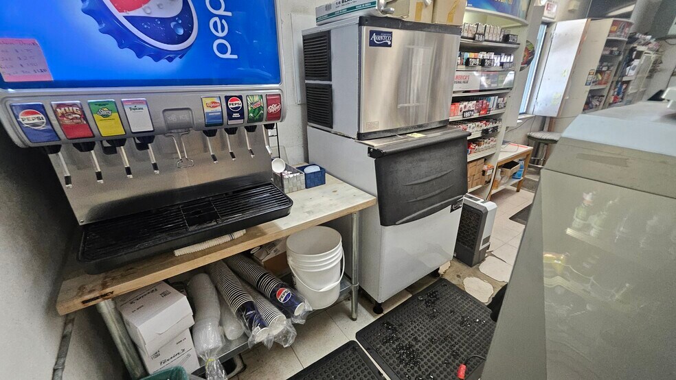 More Photos Of 3933 Lake Isabella Blvd, Bodfish Storefront For Sale