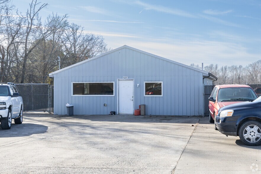 Primary Photo Of 522 Dover Rd, Clarksville Office For Lease