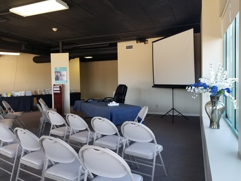 More Photos Of 3170 E 53rd St, Davenport Freestanding For Lease