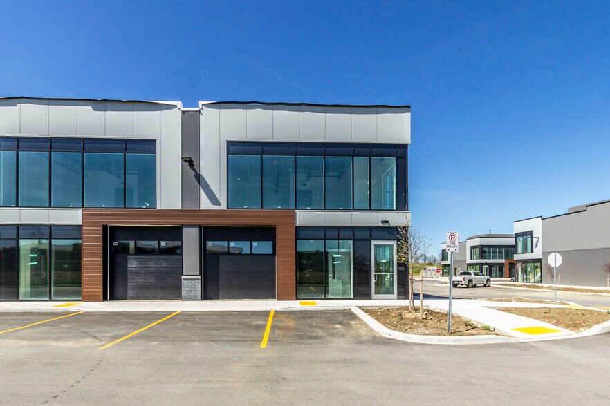 More Photos Of 585 Hanlon Creek Blvd, Guelph Showroom For Sale