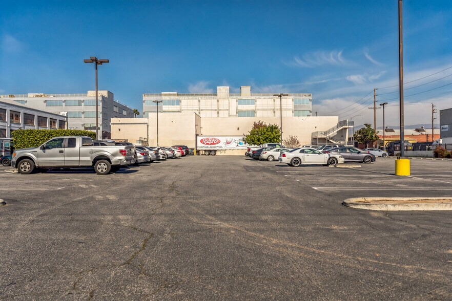 More Photos Of 3640-3654 E Olympic Blvd, Los Angeles Flex For Lease