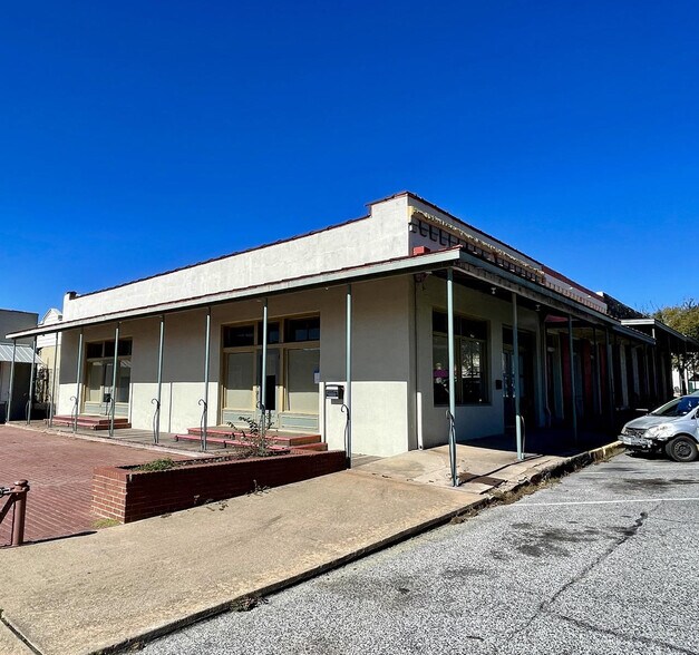 More Photos Of Block of South Baylor Commerce and S. St. Charles St, Brenham Restaurant For Sale