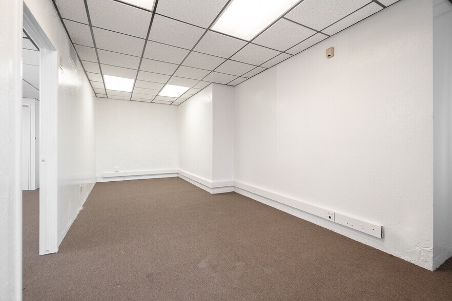 More Photos Of 11747 N 19th Ave, Phoenix Office For Sale