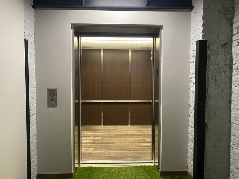 Primary Photo Of 415 W Huron St, Chicago Loft Creative Space For Sale