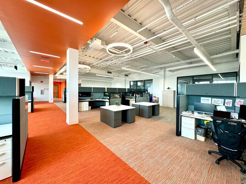 More Photos Of 2220 E Bunch Blvd, Muncie Manufacturing For Sale