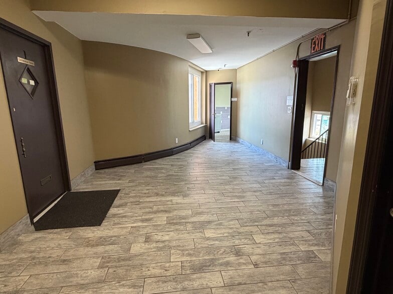 More Photos Of 811 McLean Ave, Yonkers Storefront Retail Office For Lease