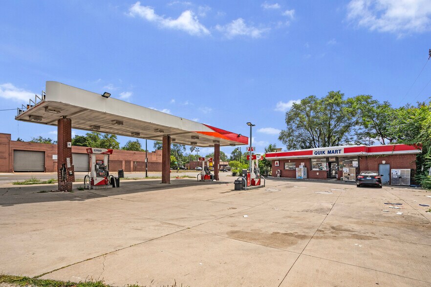 More Photos Of 17537 Grand River Ave, Detroit Service Station For Sale