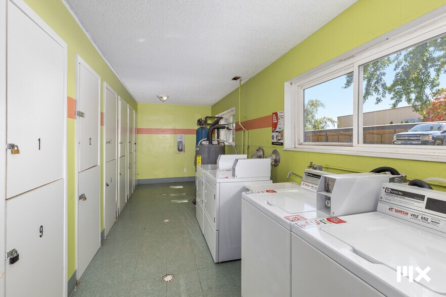 More Photos Of 757 W Shepherd St, Charlotte Apartments For Sale