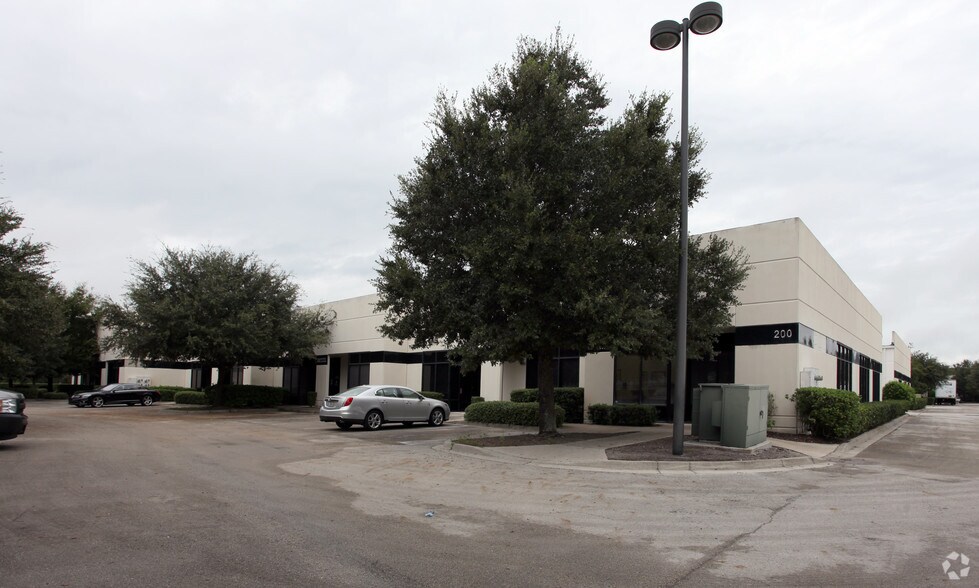 More Photos Of 200 Business Park Cir, Saint Augustine Light Distribution For Lease