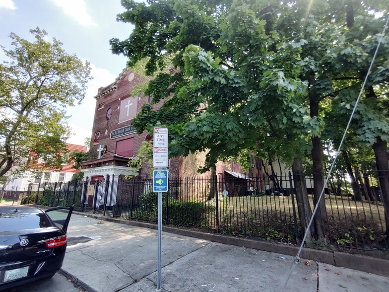 More Photos Of 126 Rutgers Ave, Jersey City Specialty For Sale