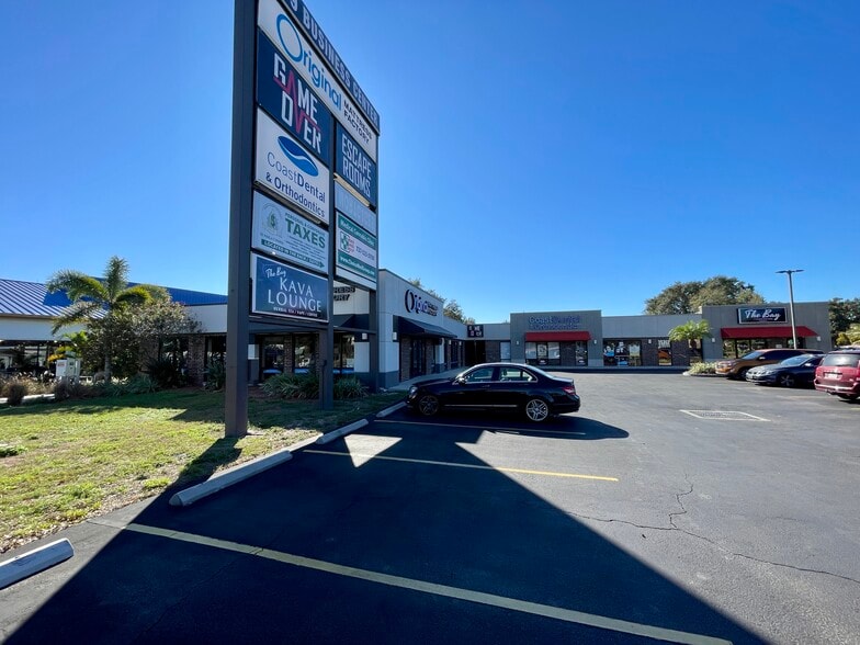 More Photos Of 2119 W Brandon Blvd, Brandon Storefront Retail Office For Lease