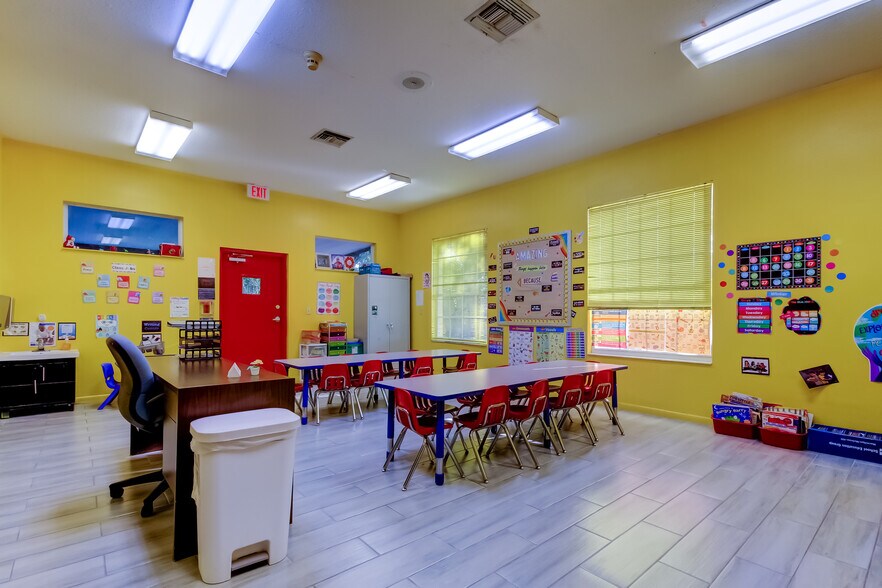 More Photos Of 8816 W Robson St, Tampa Religious Facility For Sale