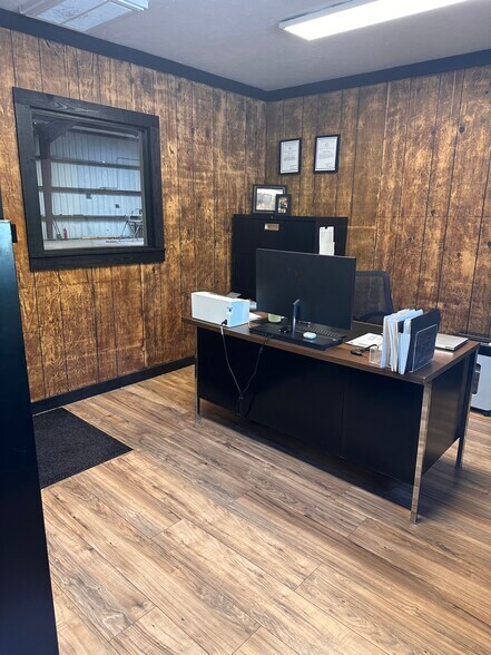 More Photos Of 5055 Edgefield Rd, Trenton Warehouse For Lease