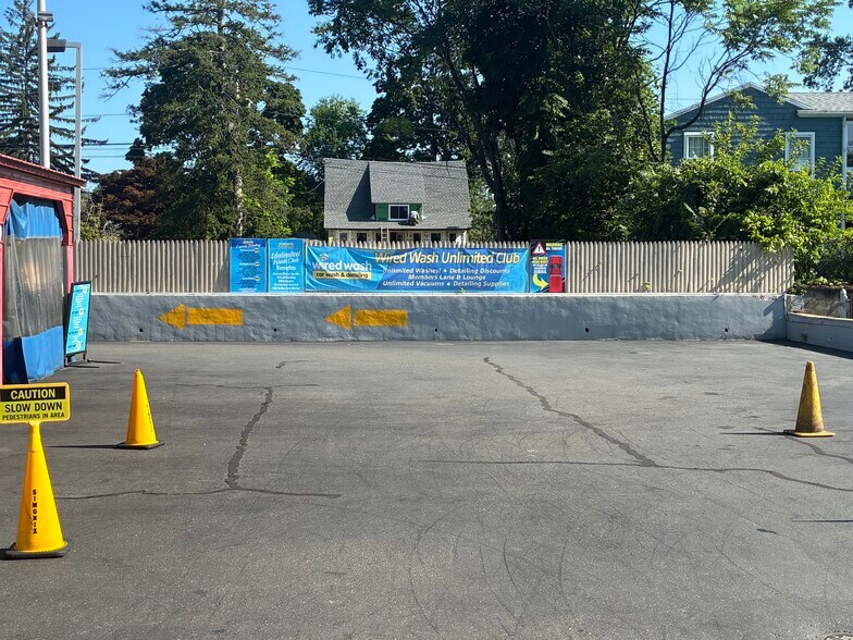 More Photos Of 484 Tunxis Hill Rd, Fairfield Carwash For Sale