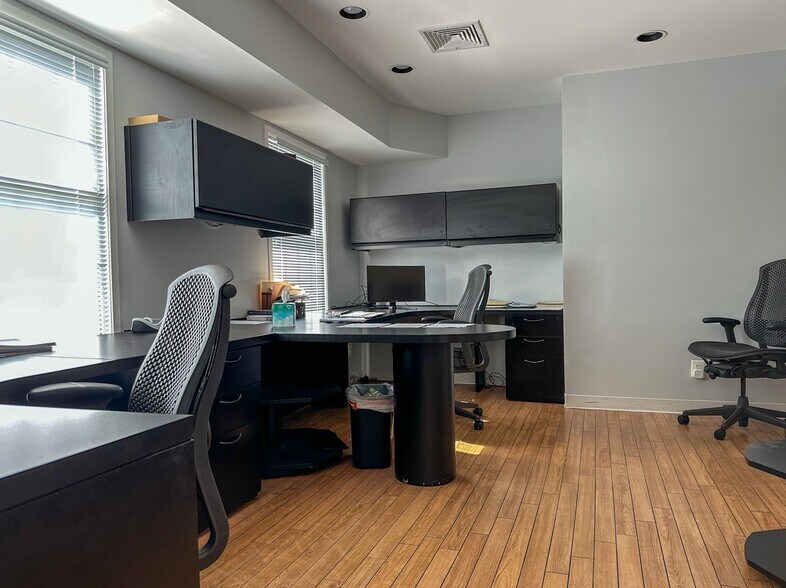 More Photos Of 11718 Bowman Green Dr, Reston Office Residential For Lease