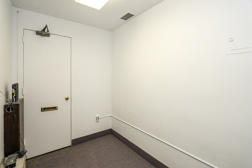 More Photos Of 520 Franklin Ave, Garden City Medical For Sale