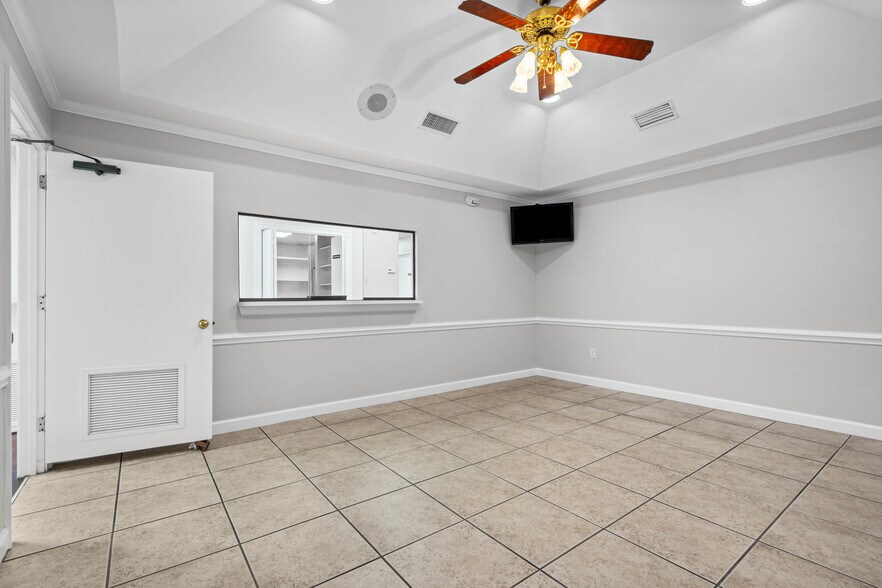More Photos Of 3664 College Ln S, Mobile Medical For Sale