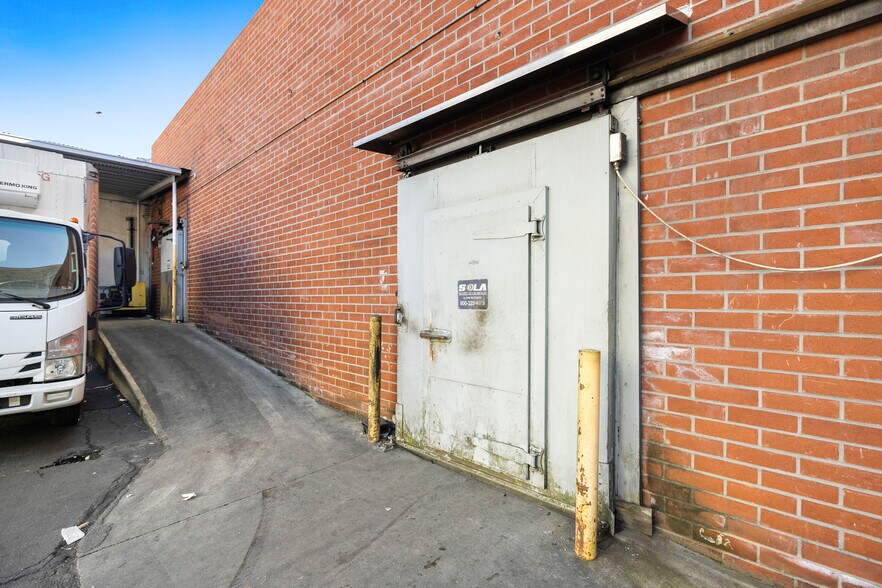 More Photos Of 410-414 Towne Ave, Los Angeles Warehouse For Sale