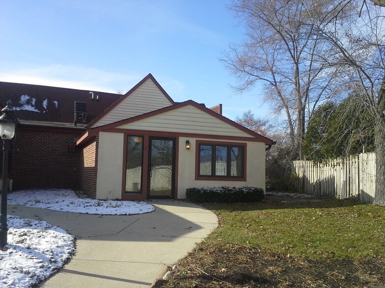 More Photos Of 305 S Route 83, Grayslake General Retail For Sale