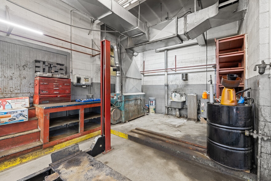 More Photos Of 16855 Oak St, Dillwyn Service For Sale