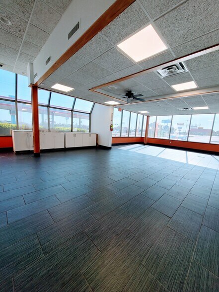 More Photos Of 4313 NW Cache Rd, Lawton Convenience Store For Lease