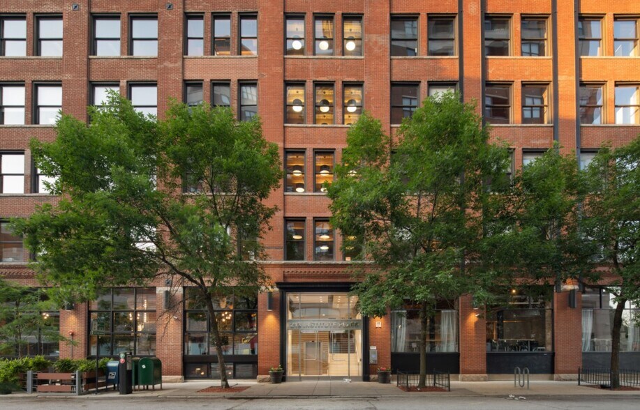 More Photos Of 213 W institute Pl, Chicago Loft Creative Space For Lease