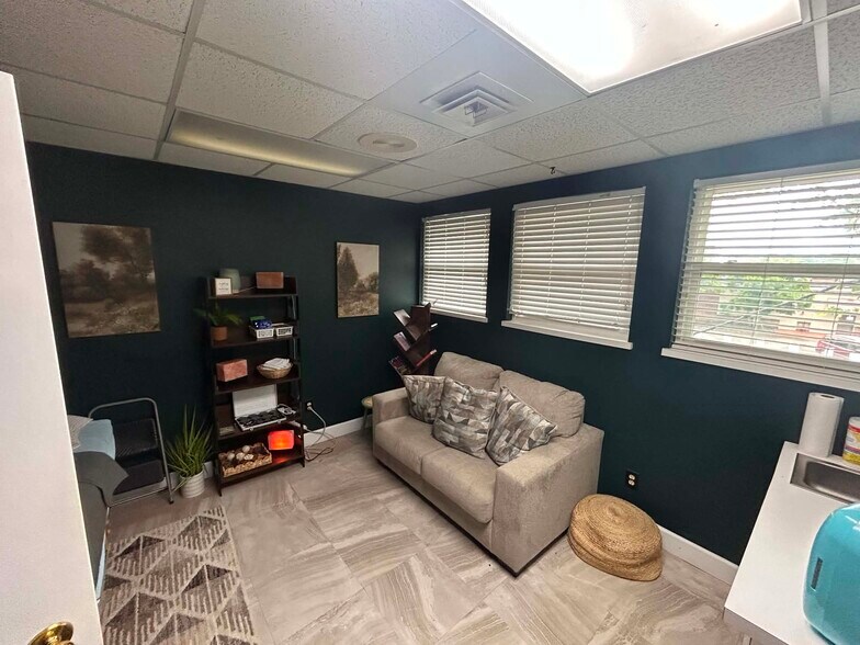 More Photos Of 250 Foxglove Dr, Mount Sterling Medical For Lease