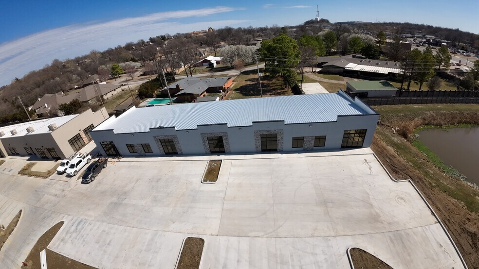 More Photos Of 1101 N Birch Ave, Broken Arrow Office For Lease