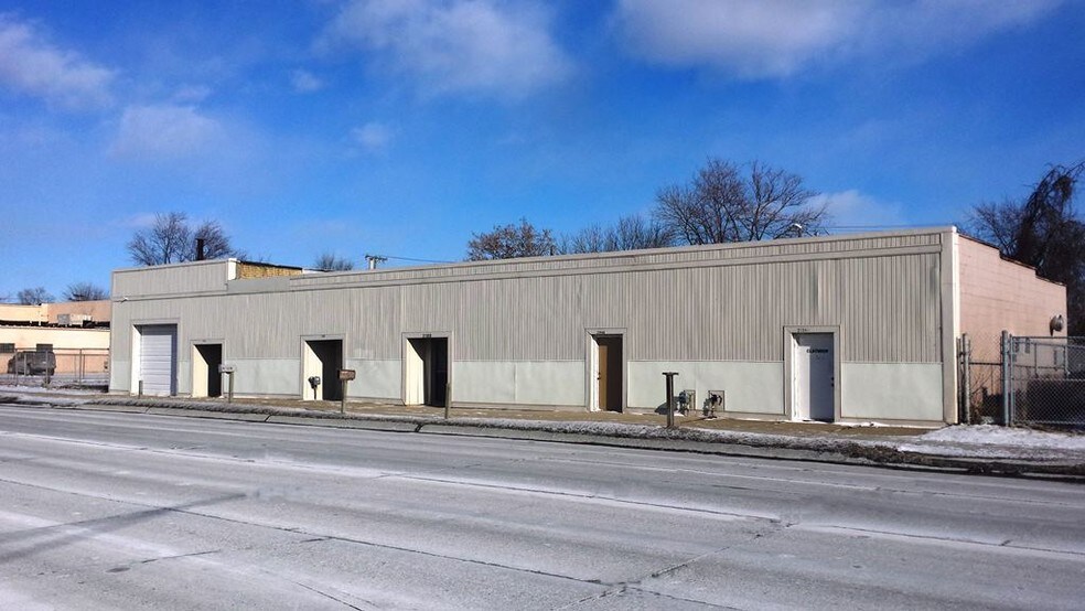 Primary Photo Of 21950-21956 Schoenherr Rd, Warren Warehouse For Lease