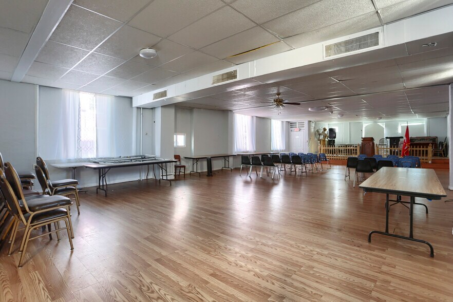 More Photos Of 1347 Howard St, Harrisburg Light Manufacturing For Sale