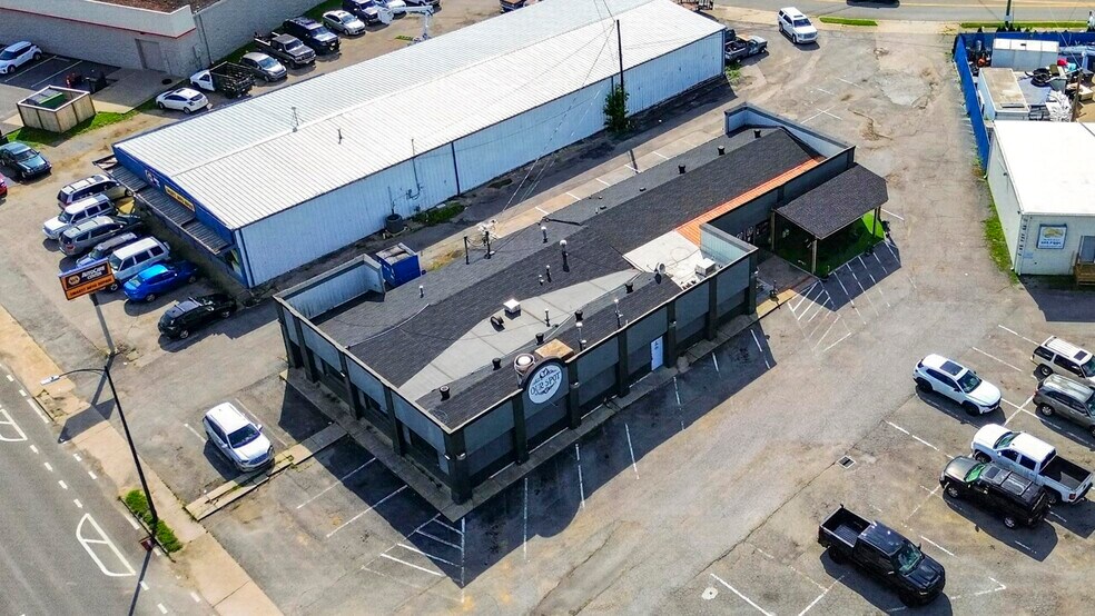 More Photos Of 134 W Broadway, Gallatin Restaurant For Sale
