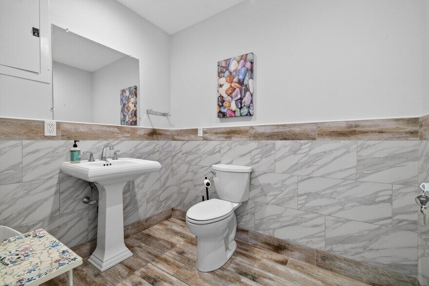 More Photos Of 300 Taugwonk Rd, Stonington Warehouse For Lease