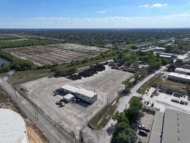 More Photos Of 10234 Lucore St, Houston Warehouse For Lease