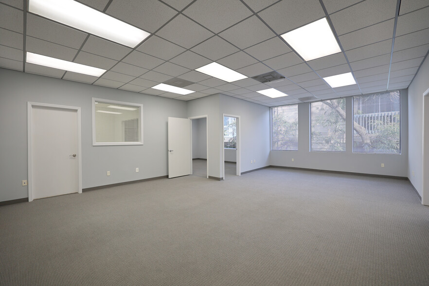 More Photos Of 3925 N I-10 Service Rd, Metairie Office For Lease