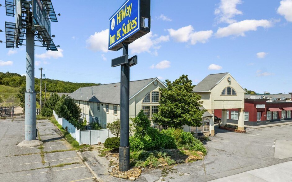 More Photos Of 419 S George Nigh Expy, Mcalester Hotel For Sale