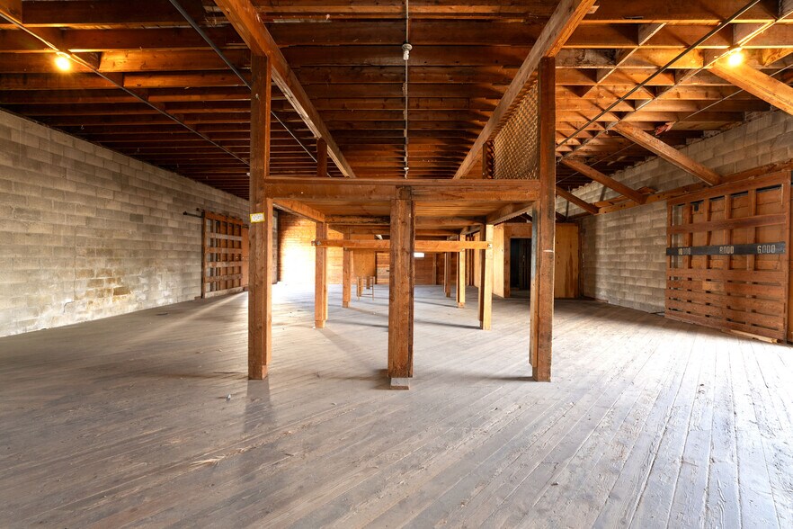 More Photos Of 647 Center st, Kalispell Light Distribution For Sale