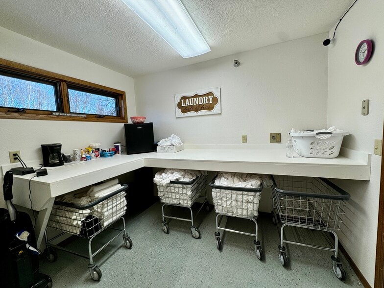 More Photos Of 406 Main Ave NE, Warroad Hotel For Sale