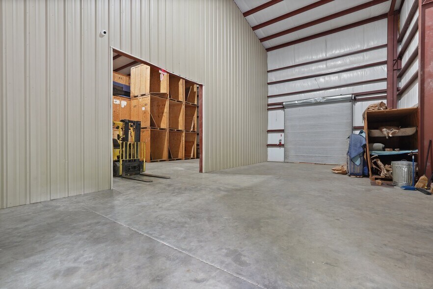 More Photos Of 140 Bay Pines Rd, Beaufort Warehouse For Lease