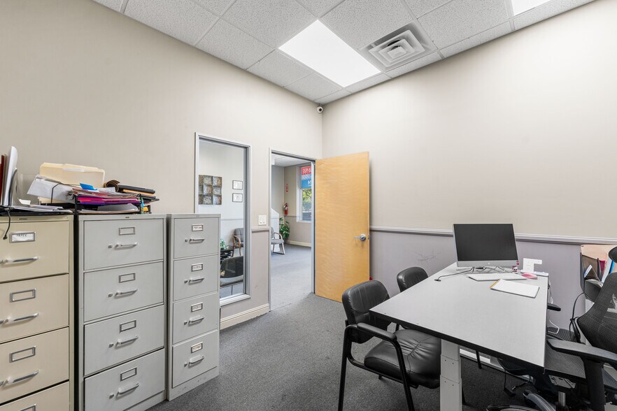 More Photos Of 514 Commerce Ave, Palmdale Medical For Sale