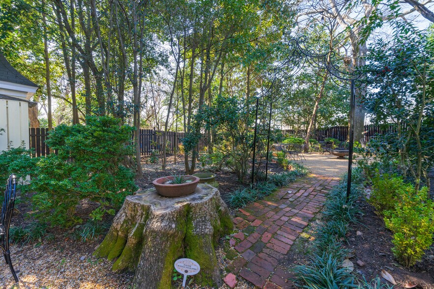 More Photos Of 132 E College St, Griffin Hospitality For Sale