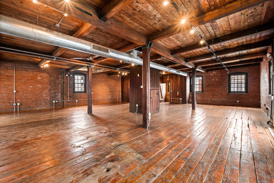 More Photos Of 1431 N Cadwallader St, Philadelphia Showroom For Lease