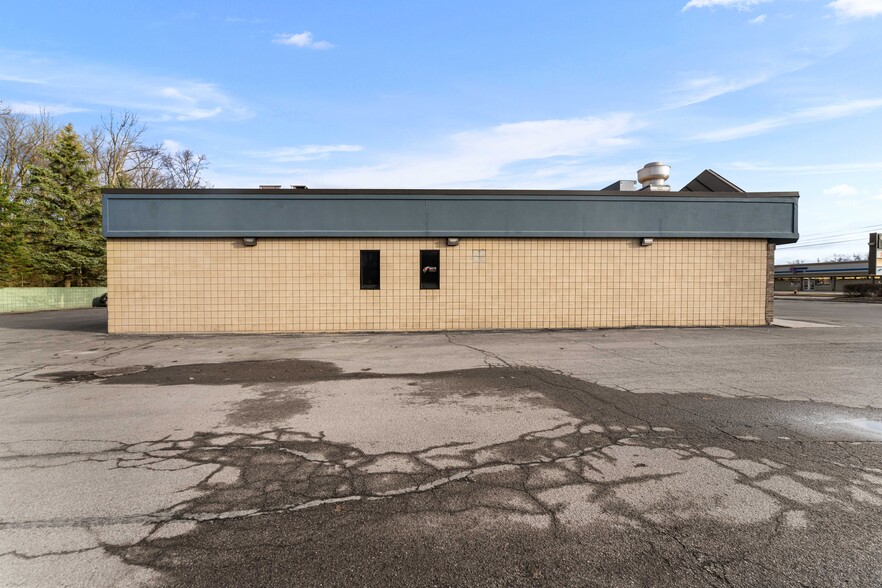 More Photos Of 1126-1130 S Garfield Ave, Traverse City Storefront For Sale