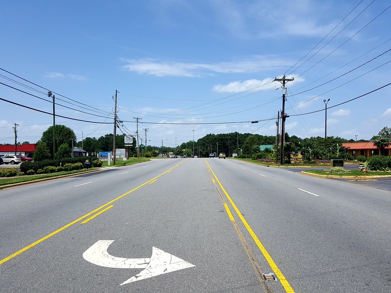 More Photos Of 1723-1725 Fairgrove Church Rd SE, Conover Convenience Store For Sale