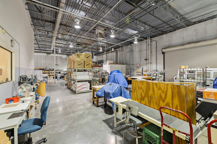 More Photos Of 5148 W Patrick Ln, Las Vegas Warehouse For Lease
